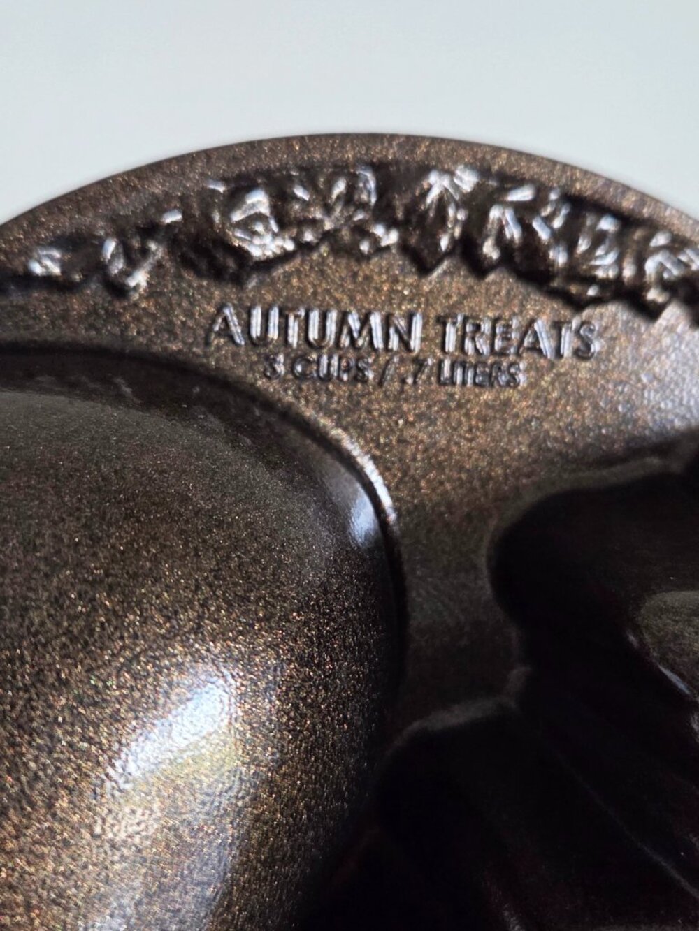 Nordic Ware Autumn Treats Pan - Picture 3 of 7